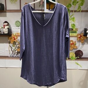 Torrid Deep Purple Long Sleeve V-Neck Top size 2. Has some pilling under arms.